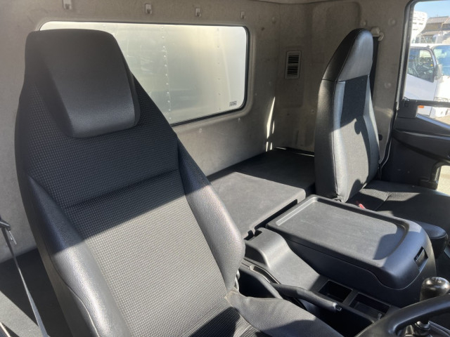 三菱ふそう ファイター 中型 バン 2KG-FK61F(102926) 28枚目