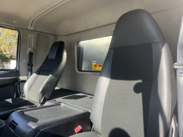 三菱ふそう ファイター 中型 バン 2KG-FK61F(102926) 38枚目