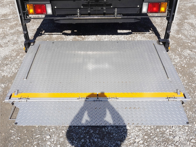 いすゞ エルフ 小型 冷蔵冷凍バン TPG-NPR85AN(102950) 18枚目