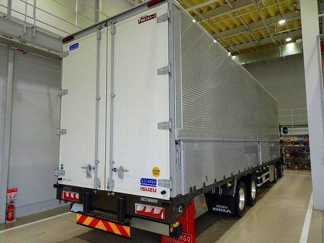 いすゞ ギガ 大型 ウィング 2PG-CYJ77C(102957) 3枚目