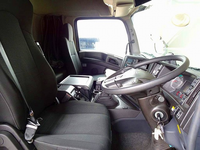 いすゞ ギガ 大型 ウィング 2PG-CYJ77C(102957) 6枚目