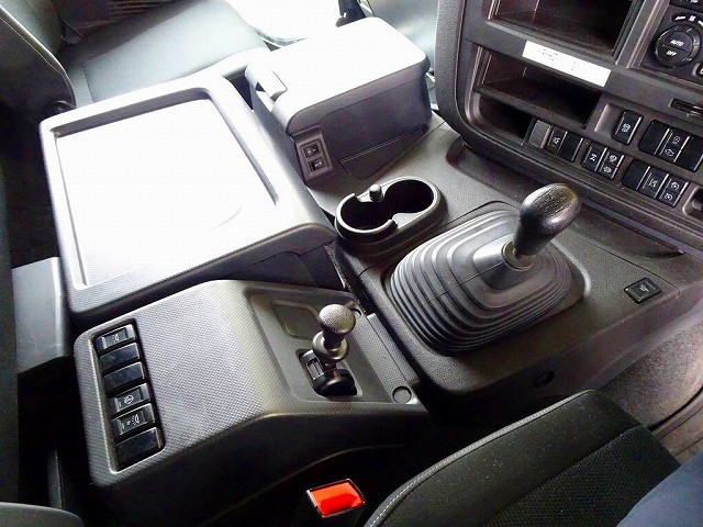 いすゞ ギガ 大型 ウィング 2PG-CYJ77C(102957) 16枚目