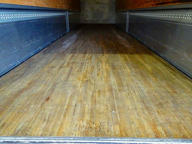 いすゞ ギガ 大型 ウィング 2PG-CYJ77C(102957) 27枚目