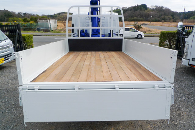 マツダ タイタン 小型 平ボディ（クレーン付） TKG-LMR85N(102968) 7枚目