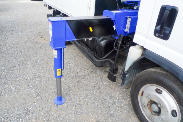 マツダ タイタン 小型 平ボディ（クレーン付） TKG-LMR85N(102968) 12枚目