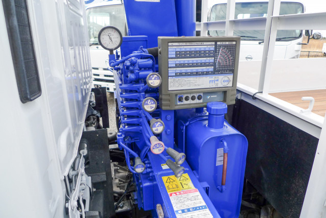 マツダ タイタン 小型 平ボディ（クレーン付） TKG-LMR85N(102968) 15枚目