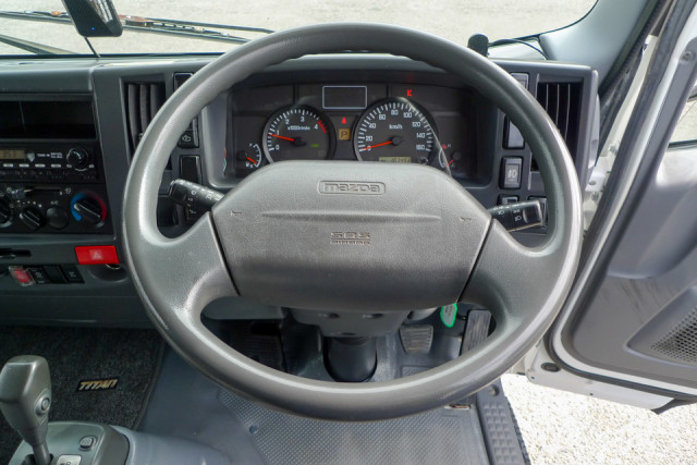 マツダ タイタン 小型 平ボディ（クレーン付） TKG-LMR85N(102968) 32枚目