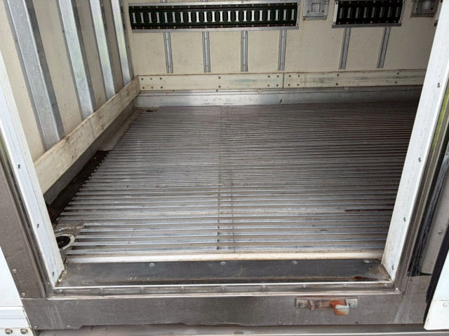 いすゞ エルフ 小型 冷蔵冷凍バン TKG-NLR85AN(102980) 9枚目