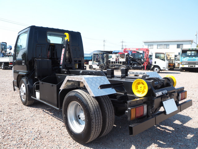 いすゞ エルフ 小型 コンテナ専用車 BDG-NKR85N(102991) 3枚目