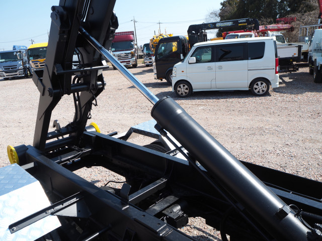 いすゞ エルフ 小型 コンテナ専用車 BDG-NKR85N(102991) 17枚目