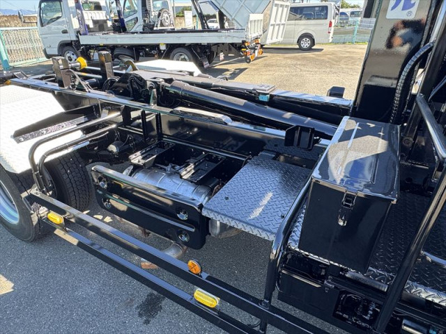 いすゞ フォワード 中型 コンテナ専用車 2RG-FRR90S2(112944) 17枚目