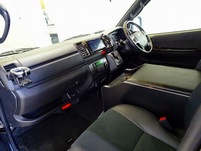 トヨタ ハイエース 小型 バン QDF-GDH206V(103044) 7枚目