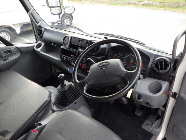 日野 デュトロ 小型 平ボディ（クレーン付） TKG-XZU650M(103085) 6枚目