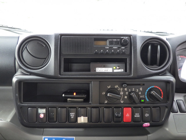 日野 デュトロ 小型 平ボディ（クレーン付） TKG-XZU650M(103085) 9枚目