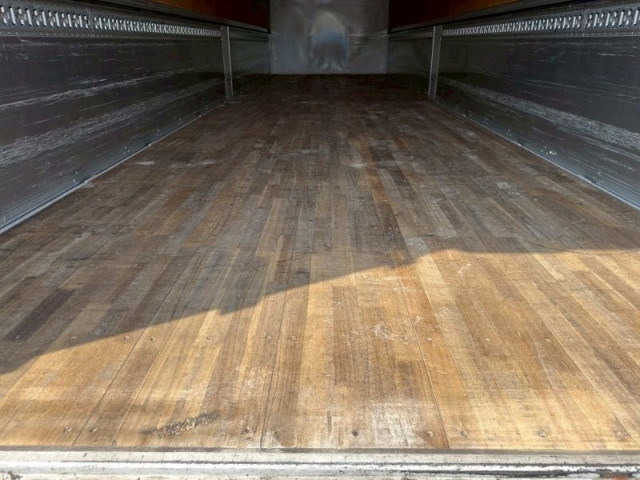 UDトラックス（日産） クオン 大型 ウィング 2PG-CG5CA(103160) 10枚目