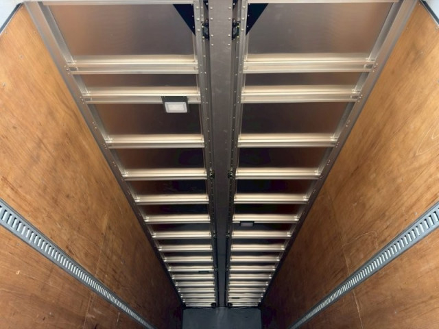 UDトラックス（日産） クオン 大型 ウィング 2PG-CG5CA(103160) 11枚目