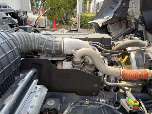 UDトラックス（日産） クオン 大型 ウィング 2PG-CG5CA(103160) 22枚目