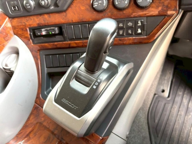 UDトラックス（日産） クオン 大型 ウィング 2PG-CG5CA(103160) 26枚目