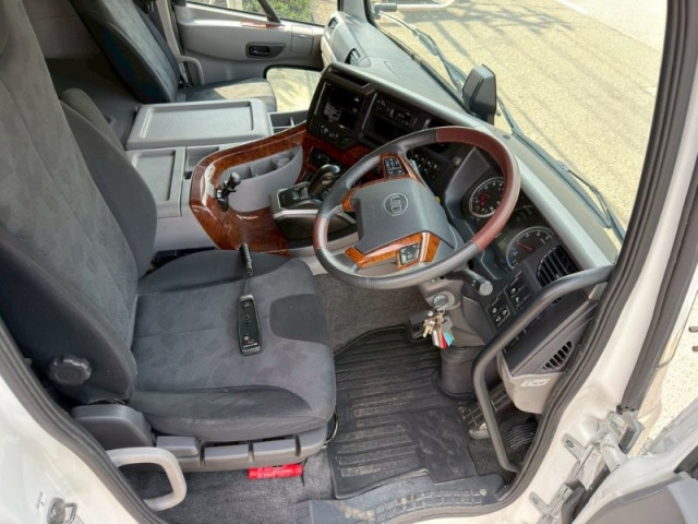 UDトラックス（日産） クオン 大型 ウィング 2PG-CG5CA(103160) 28枚目