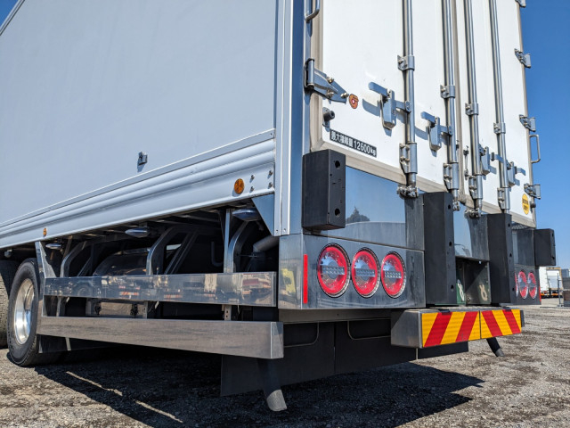 日野 プロフィア 大型 冷蔵冷凍バン 2DG-FW1AHJ(103162) 7枚目