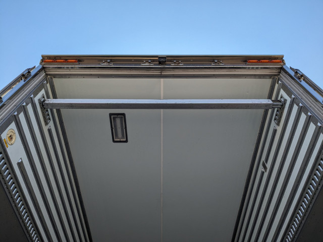 日野 プロフィア 大型 冷蔵冷凍バン 2DG-FW1AHJ(103162) 10枚目