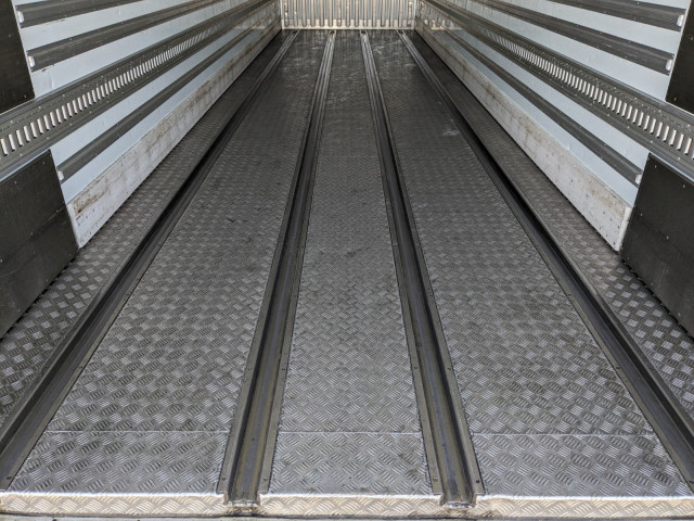 日野 プロフィア 大型 冷蔵冷凍バン 2DG-FW1AHJ(103162) 11枚目