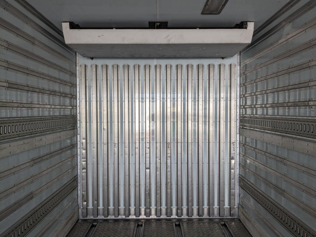 日野 プロフィア 大型 冷蔵冷凍バン 2DG-FW1AHJ(103162) 15枚目