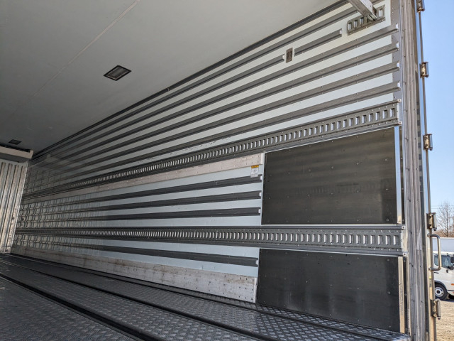 日野 プロフィア 大型 冷蔵冷凍バン 2DG-FW1AHJ(103162) 17枚目