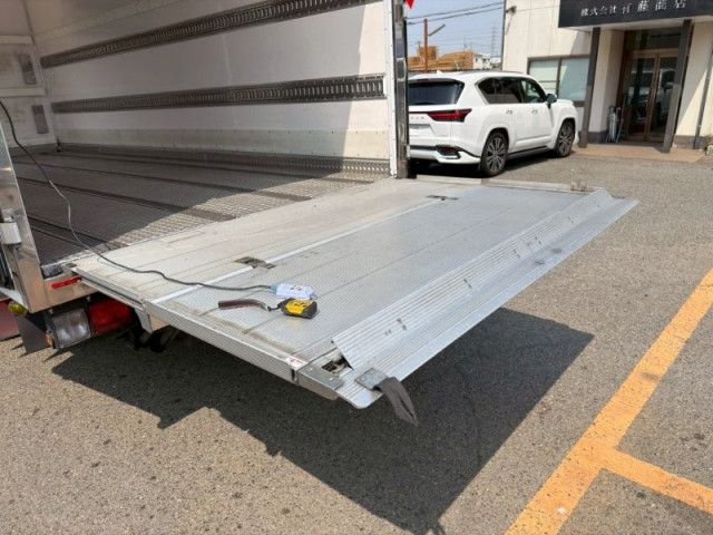 いすゞ フォワード 中型 冷蔵冷凍バン 2PG-FRR90T2(103163) 5枚目