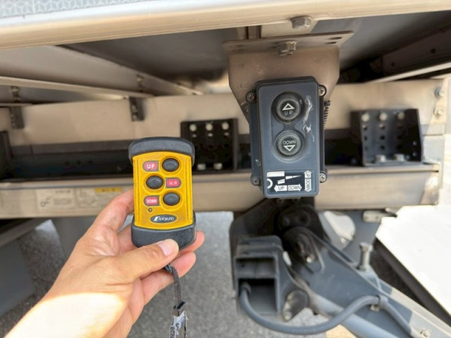 いすゞ フォワード 中型 冷蔵冷凍バン 2PG-FRR90T2(103163) 11枚目