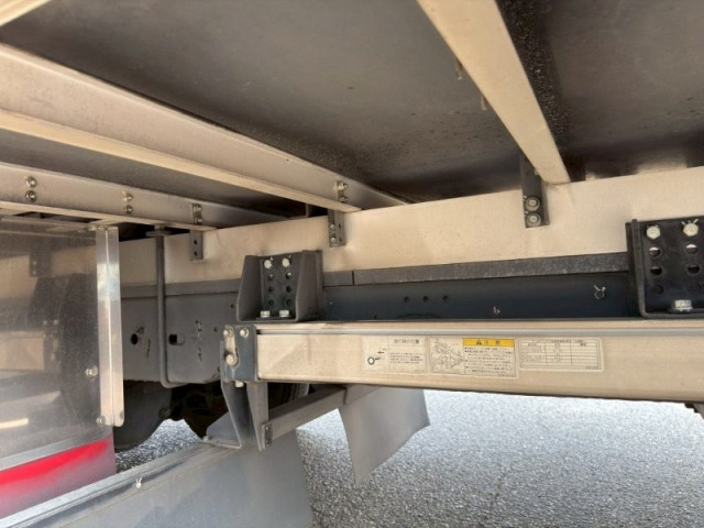 いすゞ フォワード 中型 冷蔵冷凍バン 2PG-FRR90T2(103163) 15枚目