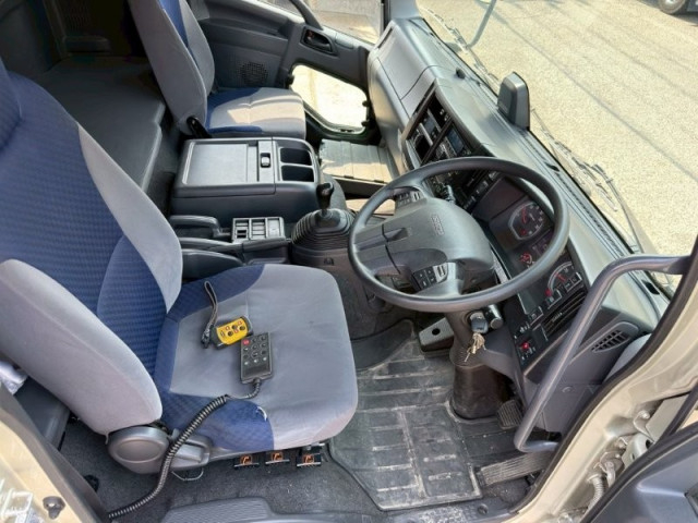 いすゞ フォワード 中型 冷蔵冷凍バン 2PG-FRR90T2(103163) 31枚目