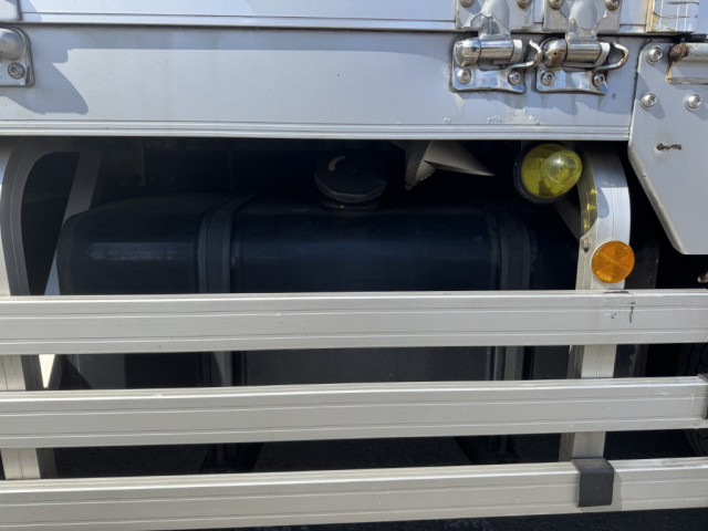 日野 プロフィア 大型 ウィング 2DG-FW1AHG(103166) 25枚目