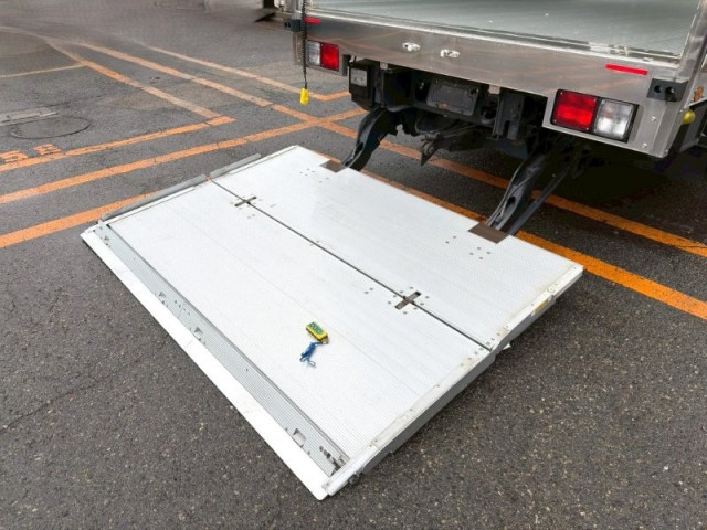 日野 レンジャー 中型 冷蔵冷凍バン 2KG-FD2ABG(103200) 6枚目