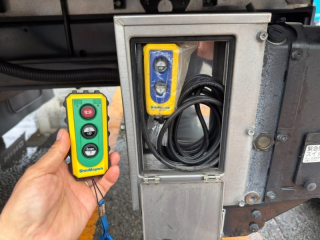 日野 レンジャー 中型 冷蔵冷凍バン 2KG-FD2ABG(103200) 13枚目