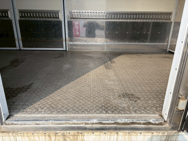 いすゞ エルフ 小型 冷蔵冷凍バン BKG-NPR85AN(103256) 9枚目