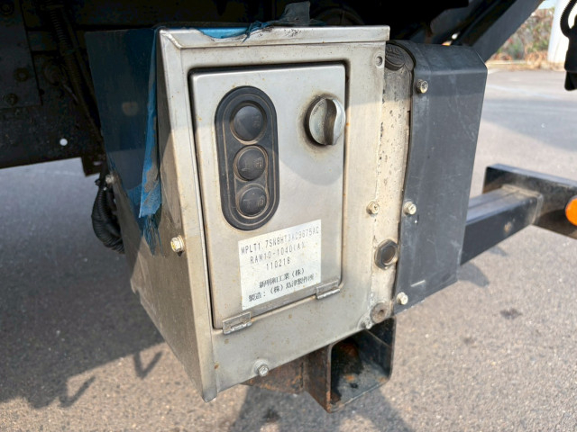 いすゞ エルフ 小型 冷蔵冷凍バン BKG-NPR85AN(103256) 27枚目