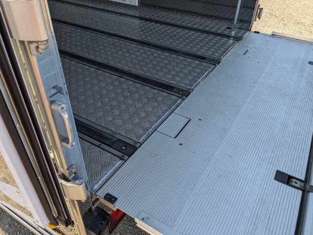 三菱ふそう スーパーグレート 大型 冷蔵冷凍バン 2PG-FS84HZ(103286) 10枚目