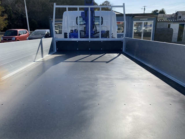 三菱ふそう キャンター 小型 平ボディ（クレーン付） 2RG-FEB90(103300) 9枚目