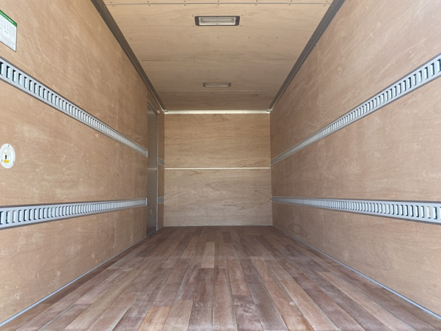 三菱ふそう キャンター 小型 バン 2PG-FEB80(103305) 9枚目