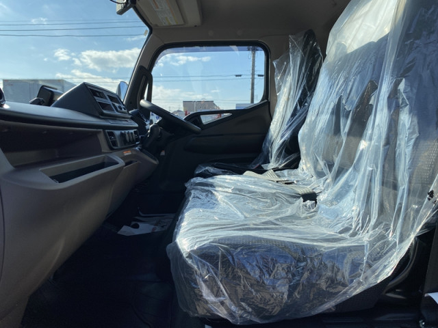 三菱ふそう キャンター 小型 バン 2PG-FEB80(103305) 16枚目