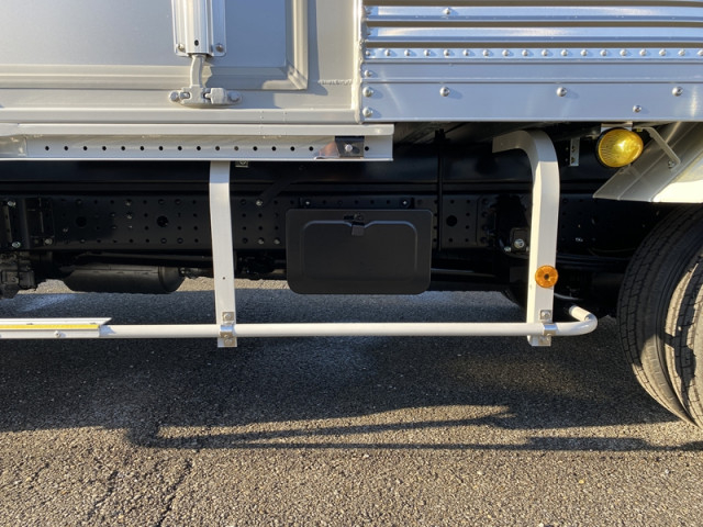 三菱ふそう キャンター 小型 バン 2RG-FEAV0(103306) 10枚目