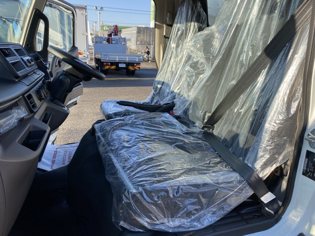 三菱ふそう キャンター 小型 バン 2RG-FEAV0(103306) 17枚目