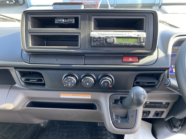 三菱ふそう キャンター 小型 平ボディ（クレーン付） 2RG-FEB90(103307) 17枚目