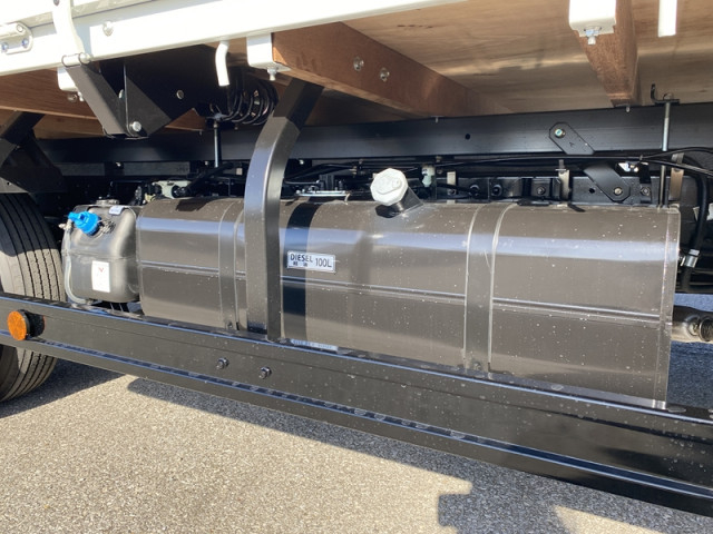 三菱ふそう キャンター 小型 平ボディ（クレーン付） 2RG-FEB90(103308) 10枚目