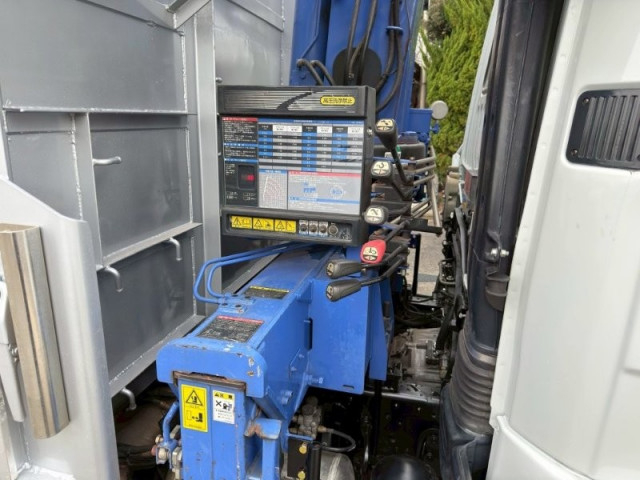 三菱ふそう ファイター 増トン 平ボディ（クレーン付） QKG-FK62FZ(103318) 12枚目