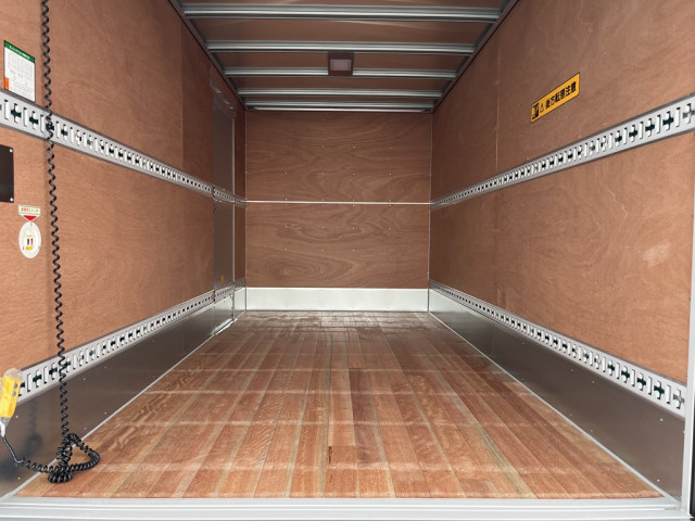 三菱ふそう キャンター 小型 バン 2RG-FEB80(103354) 6枚目