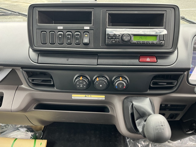 三菱ふそう キャンター 小型 バン 2RG-FEB80(103354) 14枚目