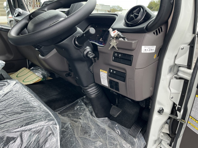三菱ふそう キャンター 小型 バン 2RG-FEB80(103354) 16枚目