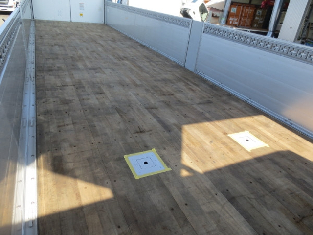 UDトラックス（日産） クオン 大型 ウィング 2PG-CD5CA(103388) 14枚目